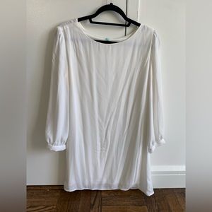 Lulu’s simple white dress